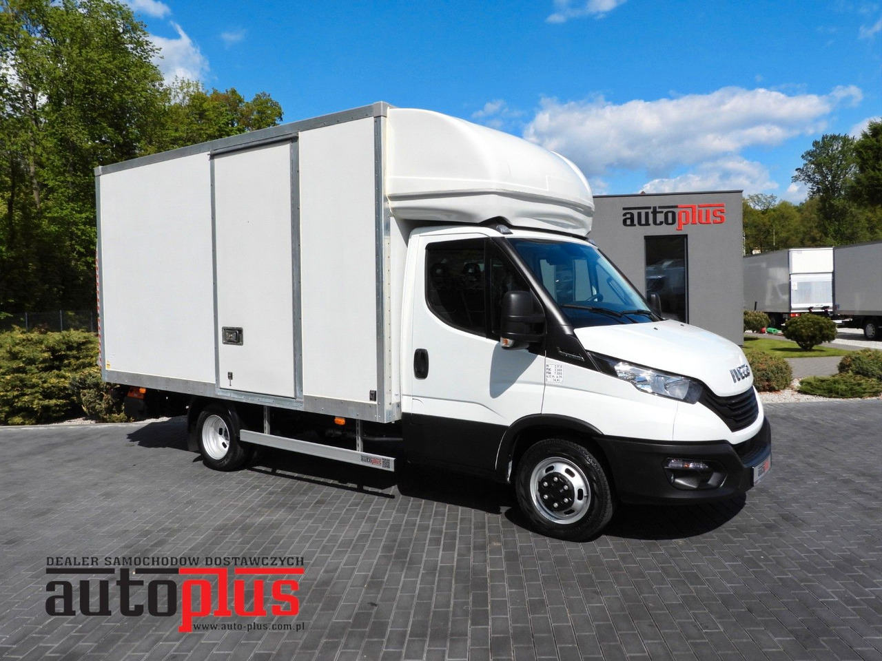 Iveco DAILY 35C16 KOFFER AUFZUG 8 PALETTEN TEMPOMAT - Carrinha de contentor: foto 1 Iveco DAILY 35C16 KOFFER AUFZUG 8 PALETTEN TEMPOMAT - Carrinha de contentor: foto 1
