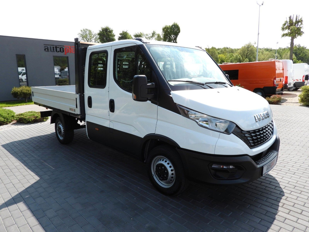 Iveco DAILY 35S12 PRITSCHE DOPPELKABINE DOKA 7 SITZE - Furgão caixa aberta, Carrinha cabine dupla: foto 4 Iveco DAILY 35S12 PRITSCHE DOPPELKABINE DOKA 7 SITZE - Furgão caixa aberta, Carrinha cabine dupla: foto 4