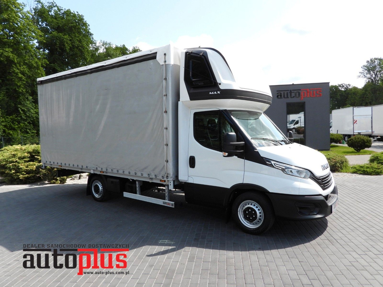 Iveco DAILY 35S18 PRITSCHE PLANE 10 PALETTEN TEMPOMAT - Furgão de toldo: foto 1 Iveco DAILY 35S18 PRITSCHE PLANE 10 PALETTEN TEMPOMAT - Furgão de toldo: foto 1