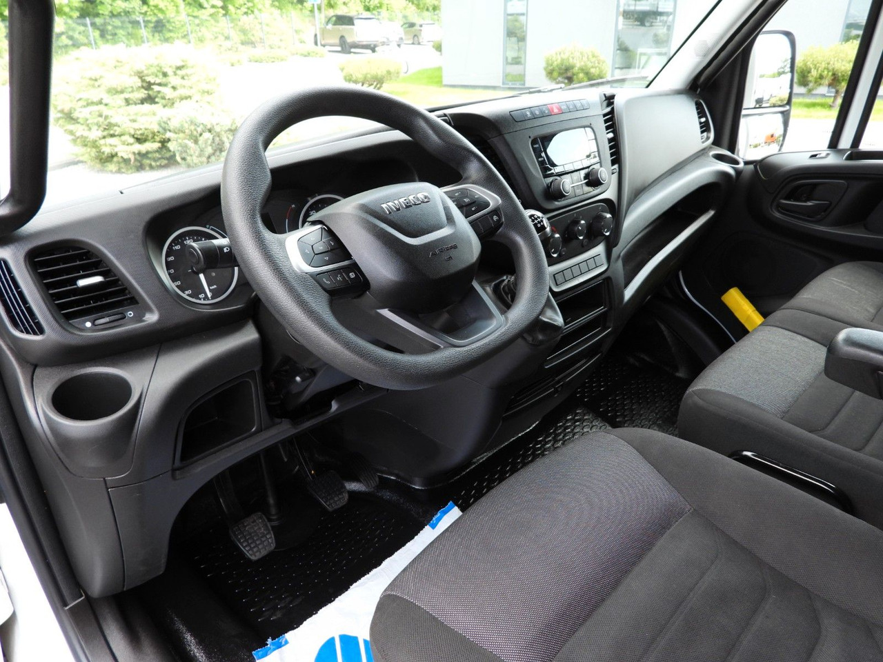 Iveco DAILY 35S18 PRITSCHE PLANE 10 PALETTEN TEMPOMAT - Furgão de toldo: foto 2 Iveco DAILY 35S18 PRITSCHE PLANE 10 PALETTEN TEMPOMAT - Furgão de toldo: foto 2