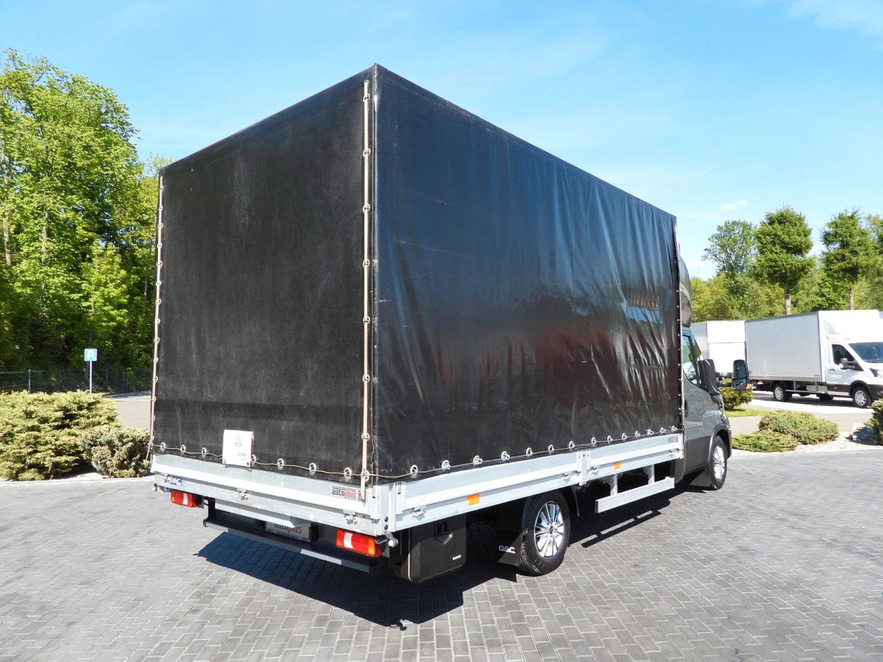 Iveco DAILY 35S18 PRITSCHE PLANE 10 PALETTEN WEBASTO - Furgão de toldo, Carrinha cabine dupla: foto 3 Iveco DAILY 35S18 PRITSCHE PLANE 10 PALETTEN WEBASTO - Furgão de toldo, Carrinha cabine dupla: foto 3