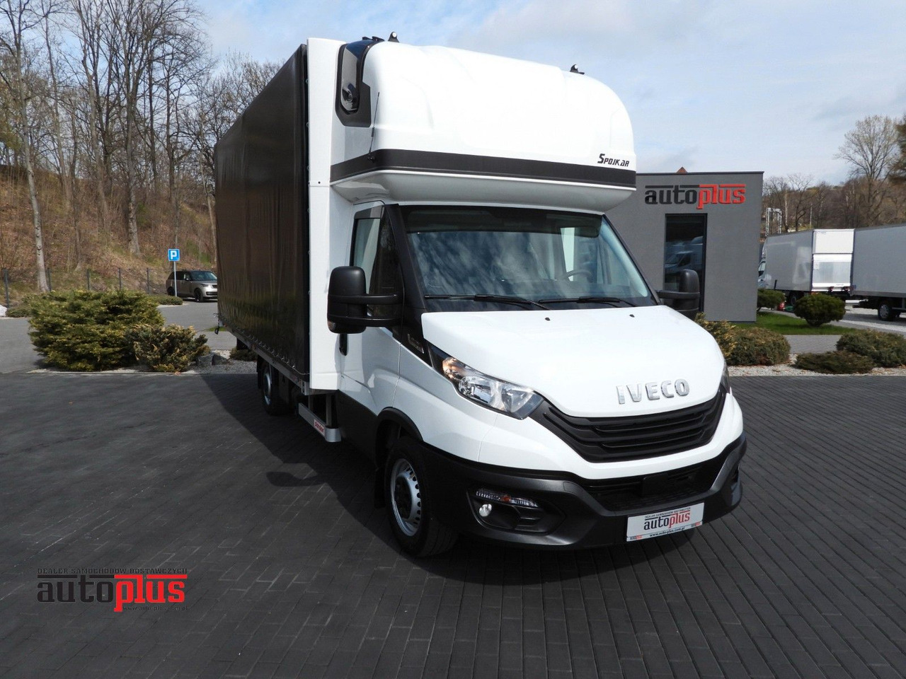 Iveco DAILY 35S18 PRITSCHE PLANE 10 PALETTEN WEBASTO - Furgão de toldo: foto 1 Iveco DAILY 35S18 PRITSCHE PLANE 10 PALETTEN WEBASTO - Furgão de toldo: foto 1