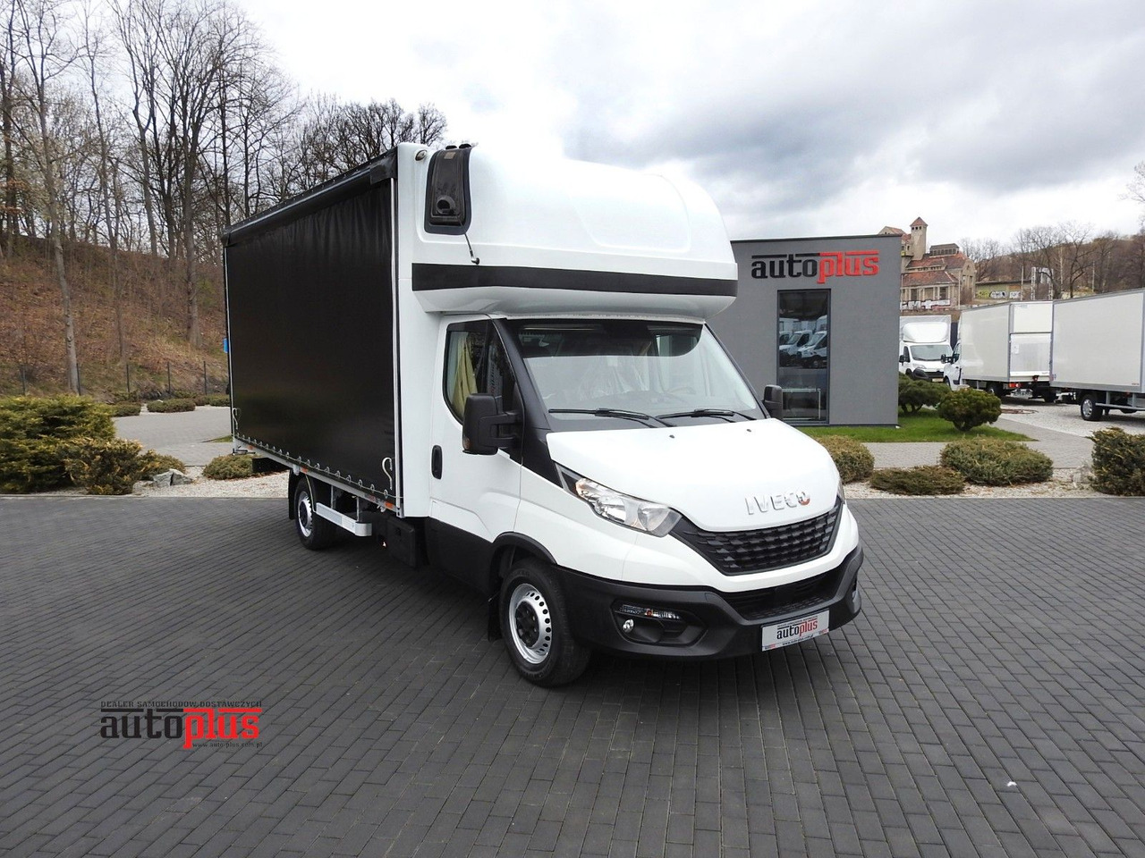 Iveco DAILY 35S18 PRITSCHE PLANE 10 PALETTEN WEBASTO - Furgão de toldo: foto 1 Iveco DAILY 35S18 PRITSCHE PLANE 10 PALETTEN WEBASTO - Furgão de toldo: foto 1