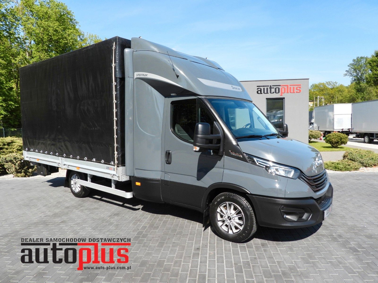 Iveco DAILY 35S18 PRITSCHE PLANE 10 PALETTEN WEBASTO - Furgão de toldo, Carrinha cabine dupla: foto 1 Iveco DAILY 35S18 PRITSCHE PLANE 10 PALETTEN WEBASTO - Furgão de toldo, Carrinha cabine dupla: foto 1