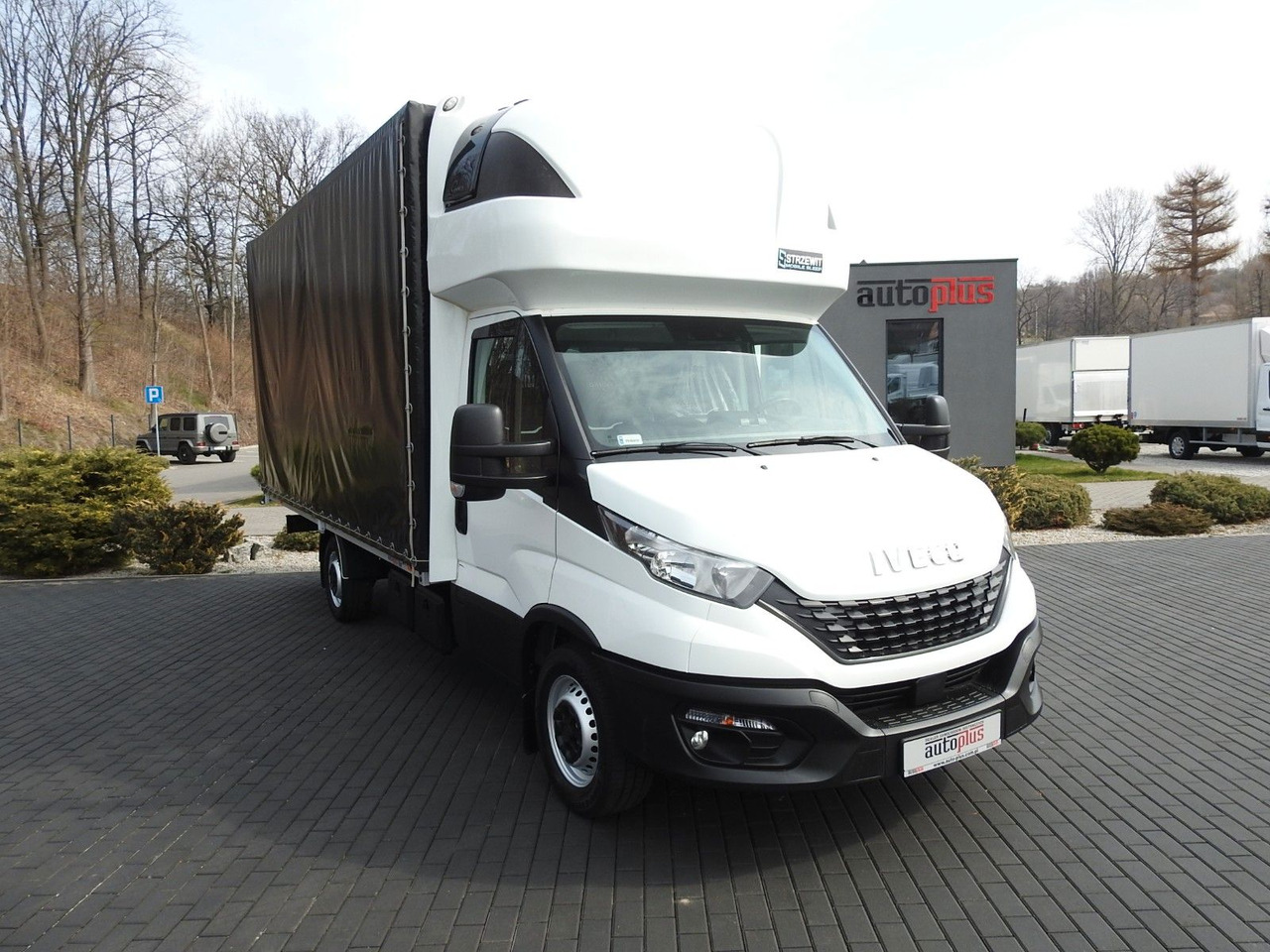 Iveco DAILY 35S18 PRITSCHE PLANE 10 PALETTEN WEBASTO - Furgão de toldo: foto 1 Iveco DAILY 35S18 PRITSCHE PLANE 10 PALETTEN WEBASTO - Furgão de toldo: foto 1