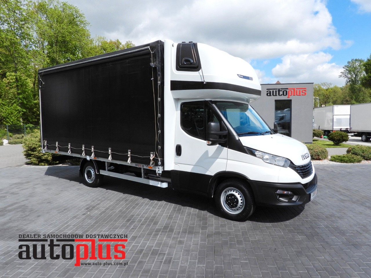 Iveco DAILY 35S18 PRITSCHE PLANE 10 PALETTEN WEBASTO - Furgão de toldo: foto 1 Iveco DAILY 35S18 PRITSCHE PLANE 10 PALETTEN WEBASTO - Furgão de toldo: foto 1