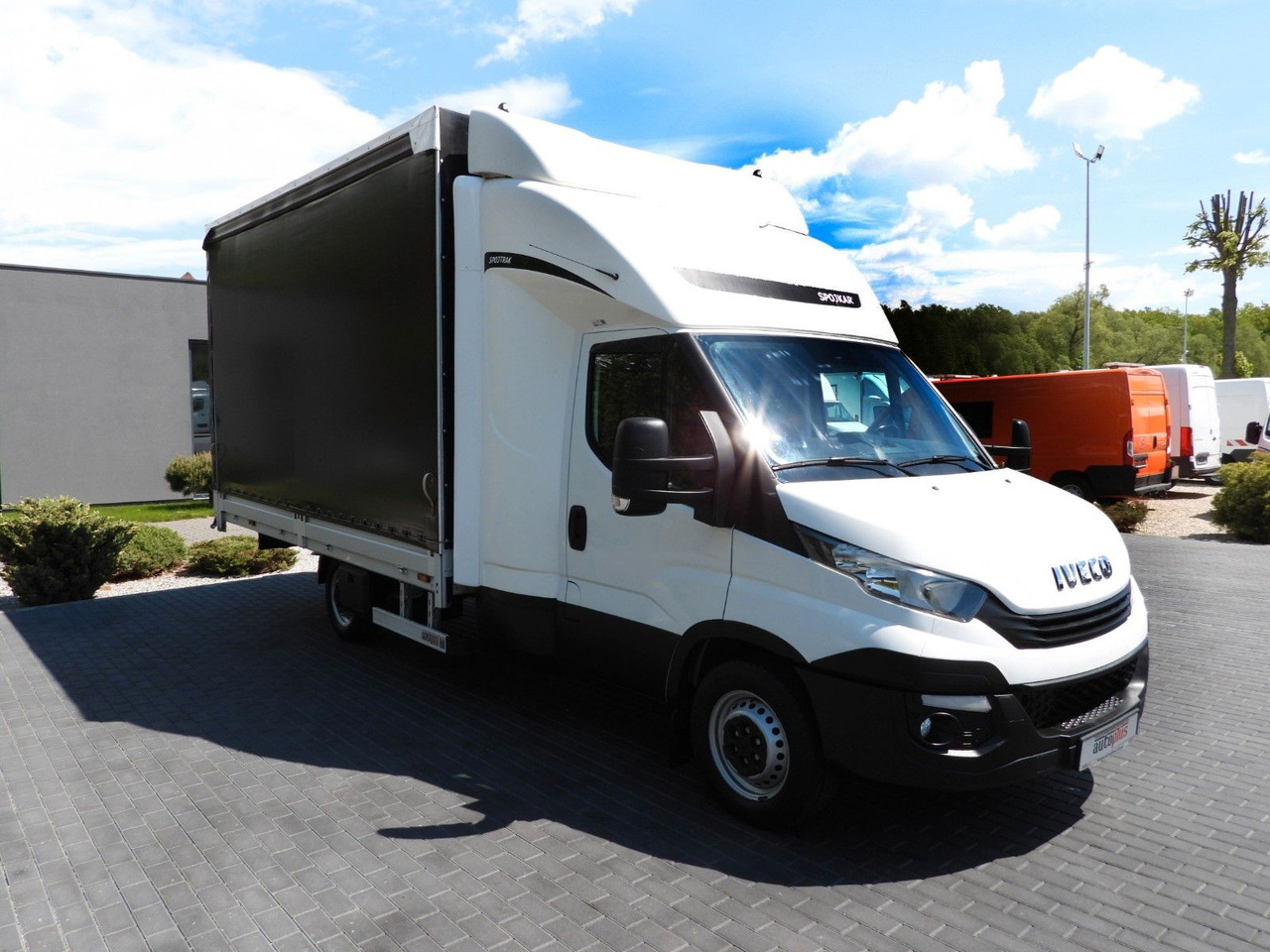 Iveco DAILY 35S18 PRITSCHE PLANE 10 PALETTEN WEBASTO - Furgão de toldo, Carrinha cabine dupla: foto 4 Iveco DAILY 35S18 PRITSCHE PLANE 10 PALETTEN WEBASTO - Furgão de toldo, Carrinha cabine dupla: foto 4