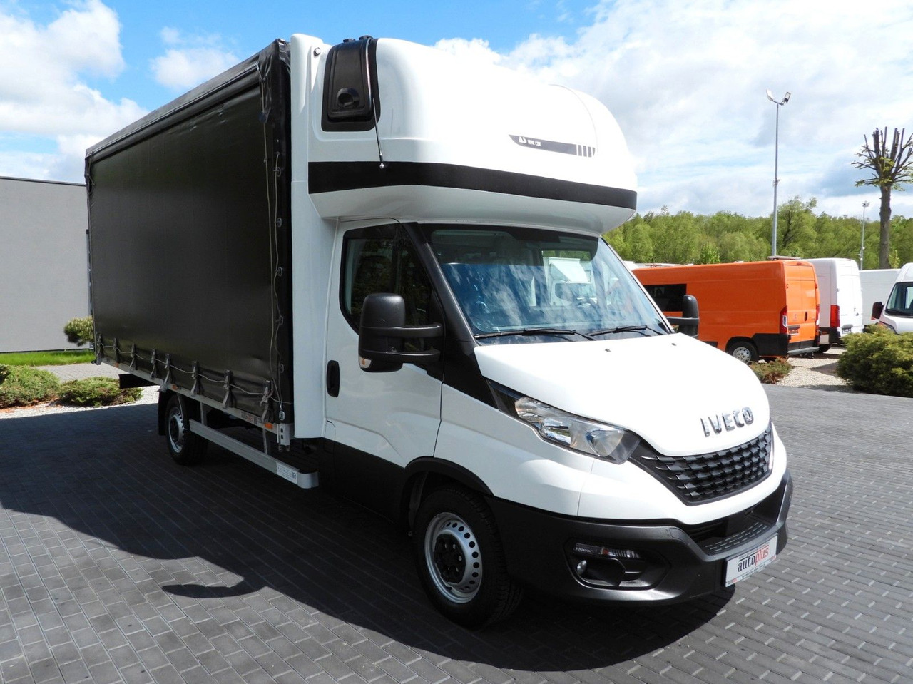 Iveco DAILY 35S18 PRITSCHE PLANE 10 PALETTEN WEBASTO - Furgão de toldo: foto 4 Iveco DAILY 35S18 PRITSCHE PLANE 10 PALETTEN WEBASTO - Furgão de toldo: foto 4