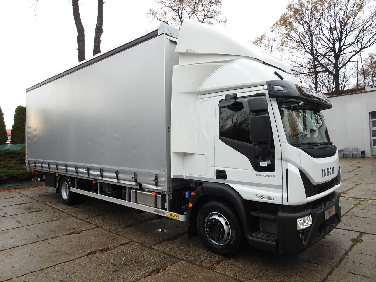 Iveco EUROCARGO 120-250 PRITSCHE PLANE 18 PALETTEN A/C - Caminhão com lona: foto 4 Iveco EUROCARGO 120-250 PRITSCHE PLANE 18 PALETTEN A/C - Caminhão com lona: foto 4
