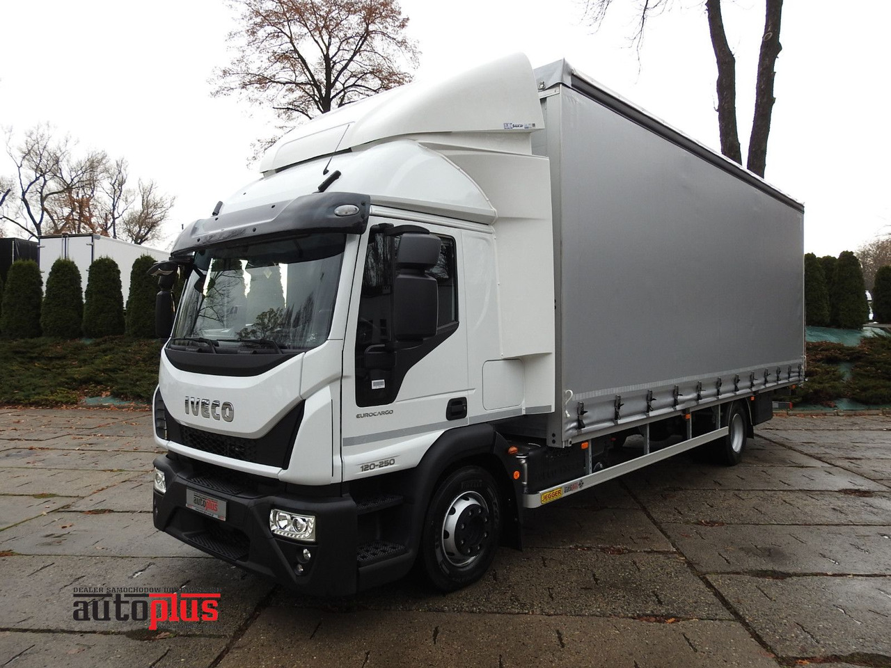 Iveco EUROCARGO 120-250 PRITSCHE PLANE 18 PALETTEN A/C - Caminhão com lona: foto 1 Iveco EUROCARGO 120-250 PRITSCHE PLANE 18 PALETTEN A/C - Caminhão com lona: foto 1