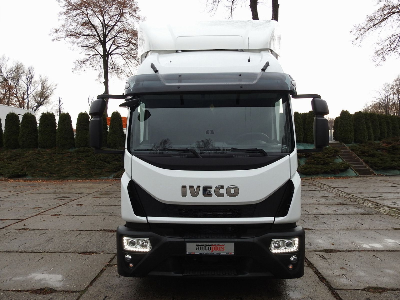 Iveco EUROCARGO 120-250 PRITSCHE PLANE 18 PALETTEN A/C - Caminhão com lona: foto 5 Iveco EUROCARGO 120-250 PRITSCHE PLANE 18 PALETTEN A/C - Caminhão com lona: foto 5