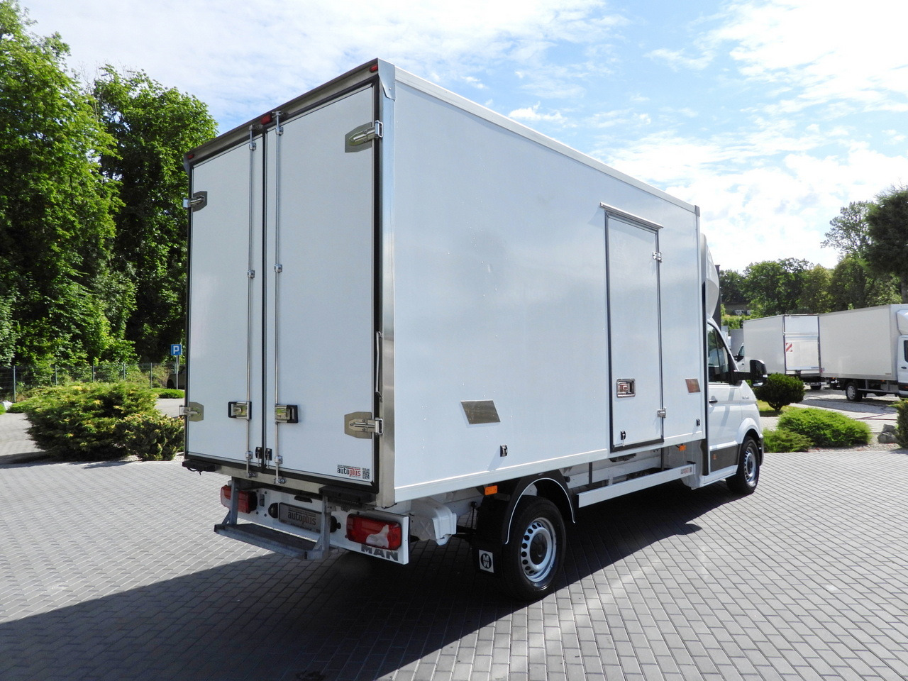 MAN TGE 3.140 REGRIGERATOR BOX -1*C 8 PALLETS HEATING FUNCTION CRUISE CONTROL PNEUMATICS AIR CONDITIONING 140HP - Carrinha frigorífica: foto 3 MAN TGE 3.140 REGRIGERATOR BOX -1*C 8 PALLETS HEATING FUNCTION CRUISE CONTROL PNEUMATICS AIR CONDITIONING 140HP - Carrinha frigorífica: foto 3