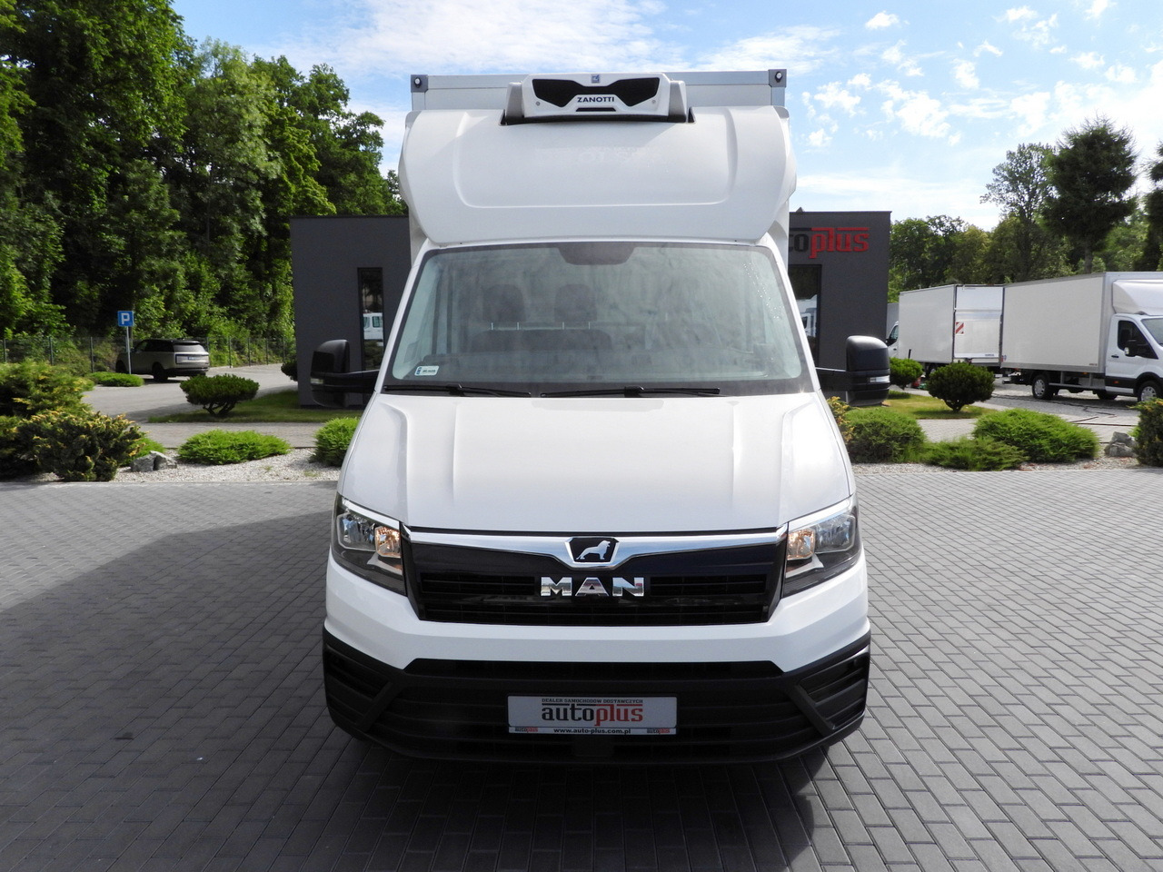 MAN TGE 3.140 REGRIGERATOR BOX -1*C 8 PALLETS HEATING FUNCTION CRUISE CONTROL PNEUMATICS AIR CONDITIONING 140HP - Carrinha frigorífica: foto 5 MAN TGE 3.140 REGRIGERATOR BOX -1*C 8 PALLETS HEATING FUNCTION CRUISE CONTROL PNEUMATICS AIR CONDITIONING 140HP - Carrinha frigorífica: foto 5