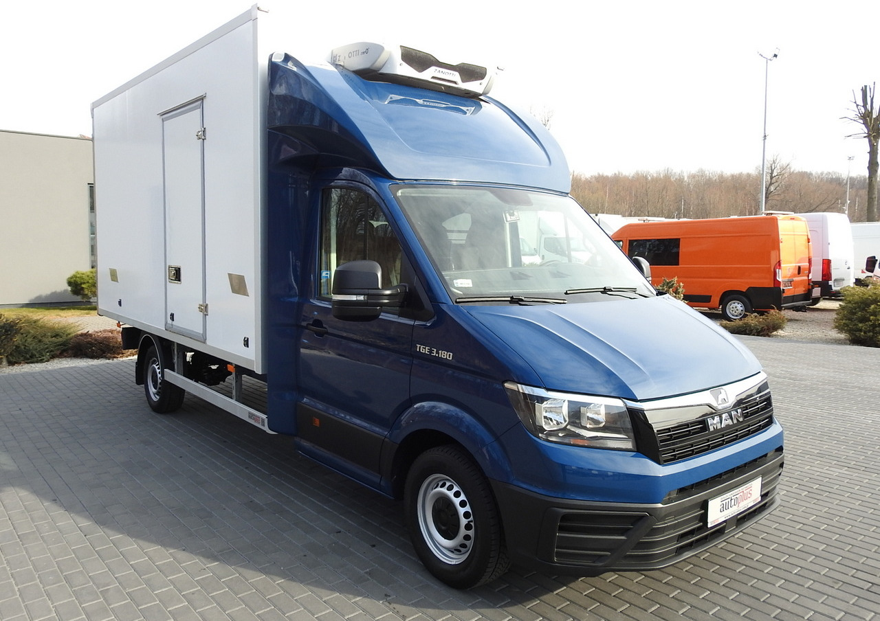 MAN TGE 3.180 REGRIGERATOR BOX -5*C 8 PALLETS HEATING FUNCTION CRUISE CONTROL PNEUMATICS AIR CONDITIONING 180HP - Carrinha frigorífica: foto 4 MAN TGE 3.180 REGRIGERATOR BOX -5*C 8 PALLETS HEATING FUNCTION CRUISE CONTROL PNEUMATICS AIR CONDITIONING 180HP - Carrinha frigorífica: foto 4