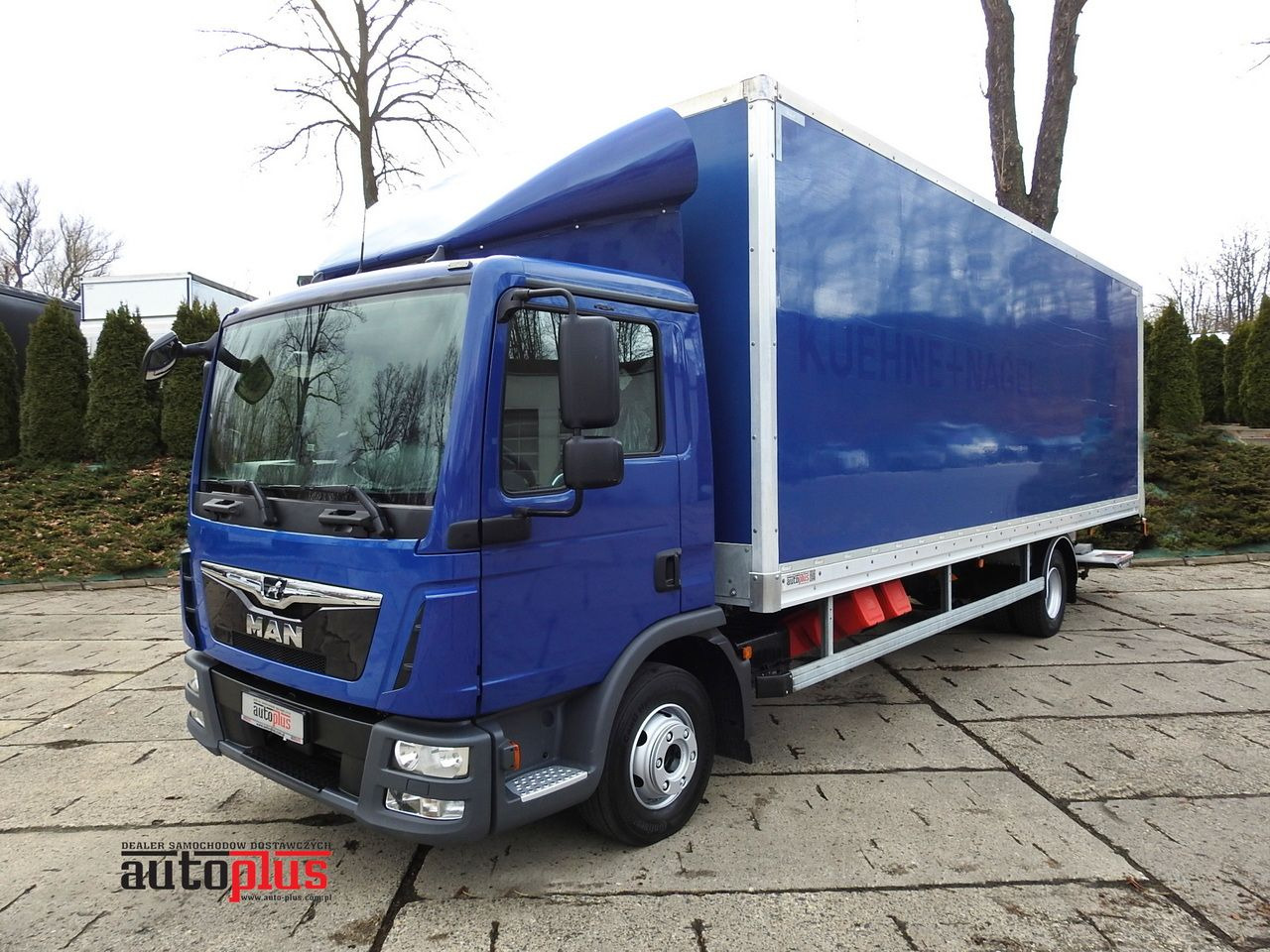 MAN TGL 12.220 BOX LIFT 18 PALLETS CRUISE CONTROLAIR CONDITIONING PNEUMATICS AUTOMATIC TWIN WHEELS 220HP - Carrinha de contentor: foto 1 MAN TGL 12.220 BOX LIFT 18 PALLETS CRUISE CONTROLAIR CONDITIONING PNEUMATICS AUTOMATIC TWIN WHEELS 220HP - Carrinha de contentor: foto 1