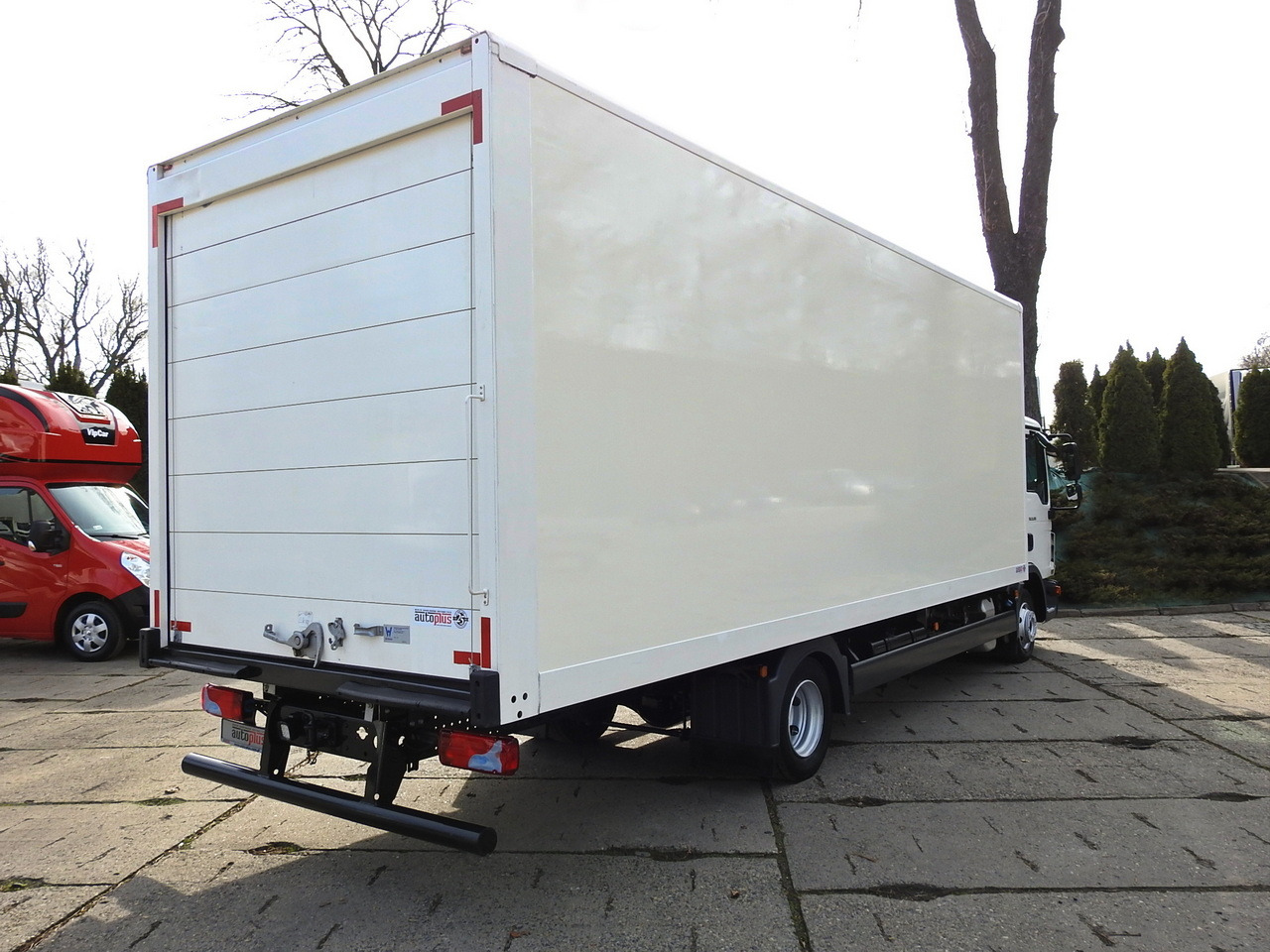MAN TGL 8.18 BOX 16 PALLETS CRUISE CONTROL TWIN WHEELS 180HP - Carrinha de contentor: foto 3 MAN TGL 8.18 BOX 16 PALLETS CRUISE CONTROL TWIN WHEELS 180HP - Carrinha de contentor: foto 3