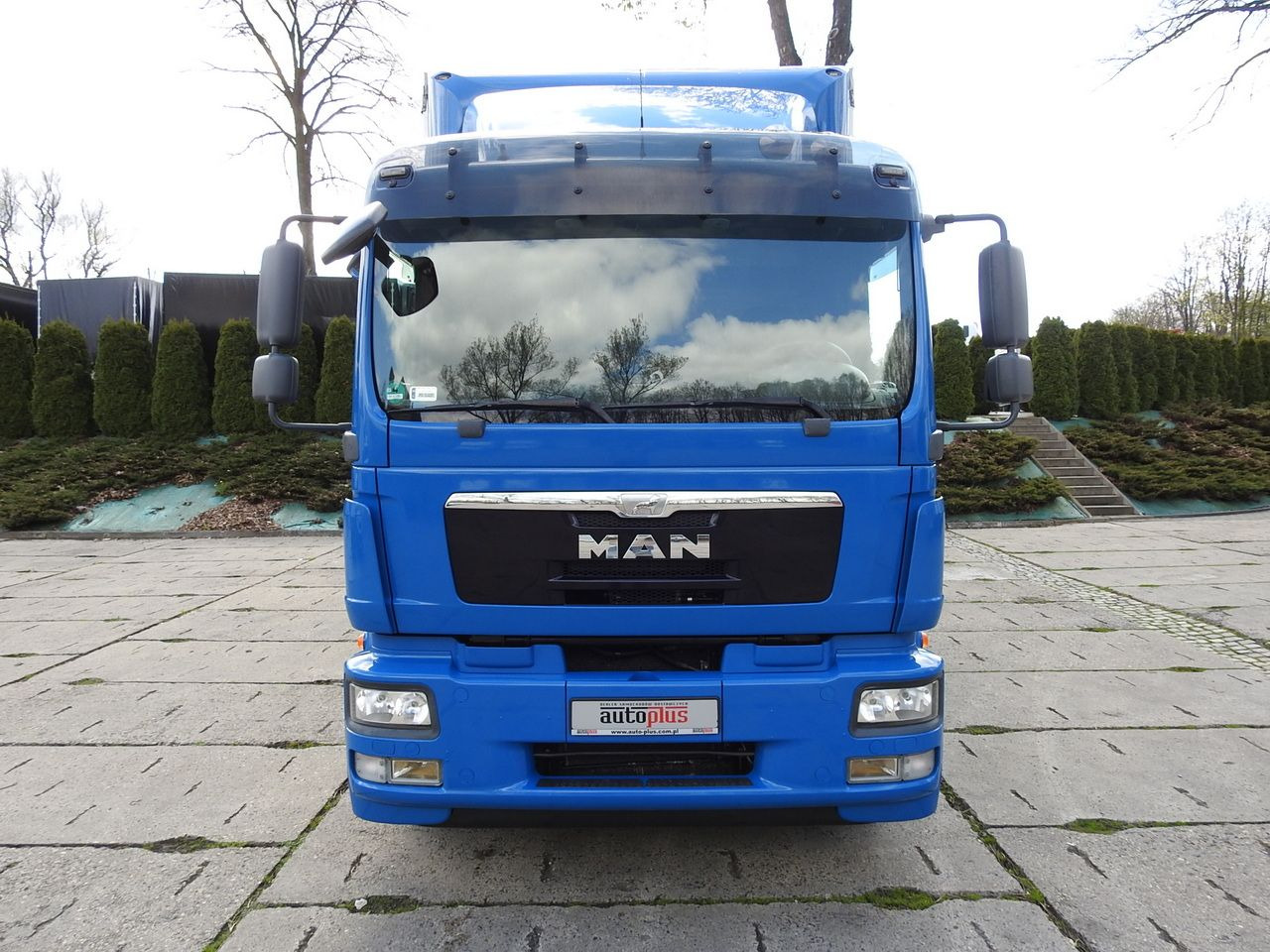 MAN TGM 15.290 TARPAULIN LIFT 18 PALLETS CRUISE CONTROL TWIN WHEELS AIR CONDITIONING 290HP - Furgão de toldo: foto 5 MAN TGM 15.290 TARPAULIN LIFT 18 PALLETS CRUISE CONTROL TWIN WHEELS AIR CONDITIONING 290HP - Furgão de toldo: foto 5