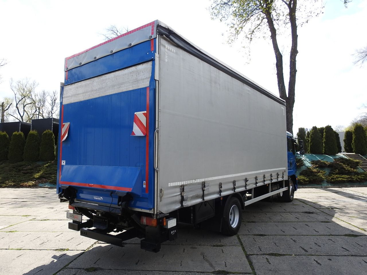 MAN TGM 15.290 TARPAULIN LIFT 18 PALLETS CRUISE CONTROL TWIN WHEELS AIR CONDITIONING 290HP - Furgão de toldo: foto 3 MAN TGM 15.290 TARPAULIN LIFT 18 PALLETS CRUISE CONTROL TWIN WHEELS AIR CONDITIONING 290HP - Furgão de toldo: foto 3