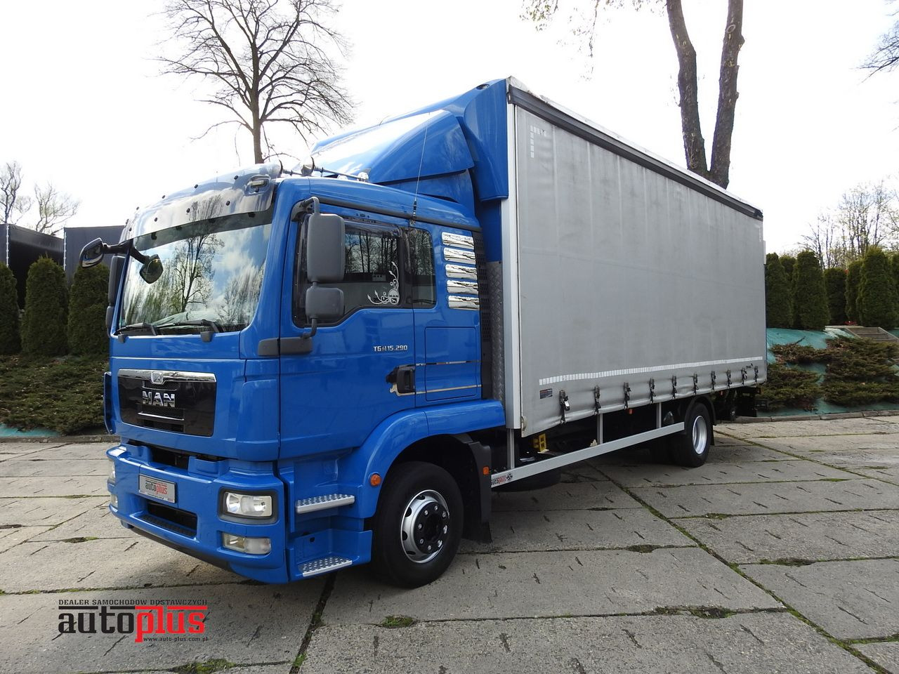 MAN TGM 15.290 TARPAULIN LIFT 18 PALLETS CRUISE CONTROL TWIN WHEELS AIR CONDITIONING 290HP - Furgão de toldo: foto 1 MAN TGM 15.290 TARPAULIN LIFT 18 PALLETS CRUISE CONTROL TWIN WHEELS AIR CONDITIONING 290HP - Furgão de toldo: foto 1