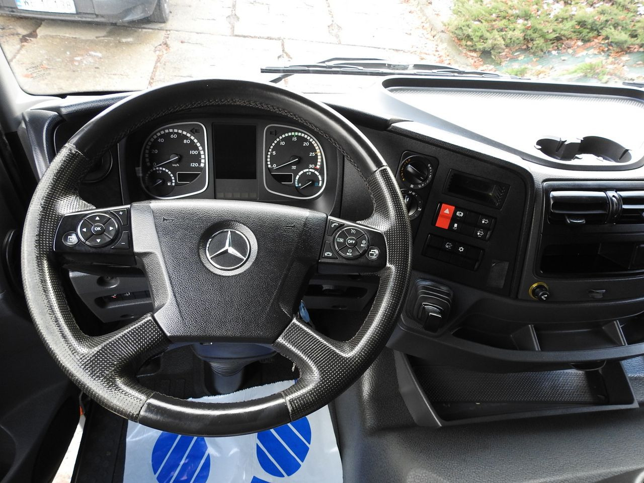 Carrinha de contentor MERCEDES ATEGO 12.24 BOX LIFT 18 PALLETS CRUISE CONTROL AUTOMATIC TRANSMISSION  TWIN WHEELS AIR CONDITIONING  240HP: foto 37