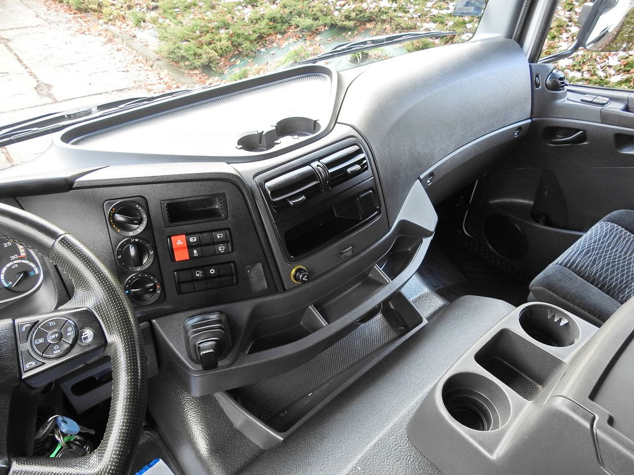 Carrinha de contentor MERCEDES ATEGO 12.24 BOX LIFT 18 PALLETS CRUISE CONTROL AUTOMATIC TRANSMISSION  TWIN WHEELS AIR CONDITIONING  240HP: foto 42