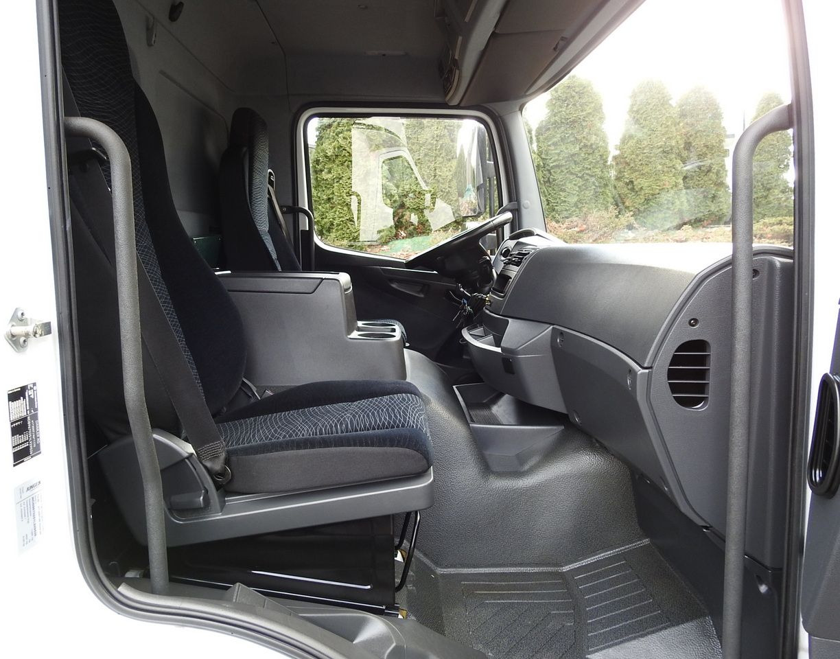 Carrinha de contentor MERCEDES ATEGO 12.24 BOX LIFT 18 PALLETS CRUISE CONTROL AUTOMATIC TRANSMISSION  TWIN WHEELS AIR CONDITIONING  240HP: foto 46