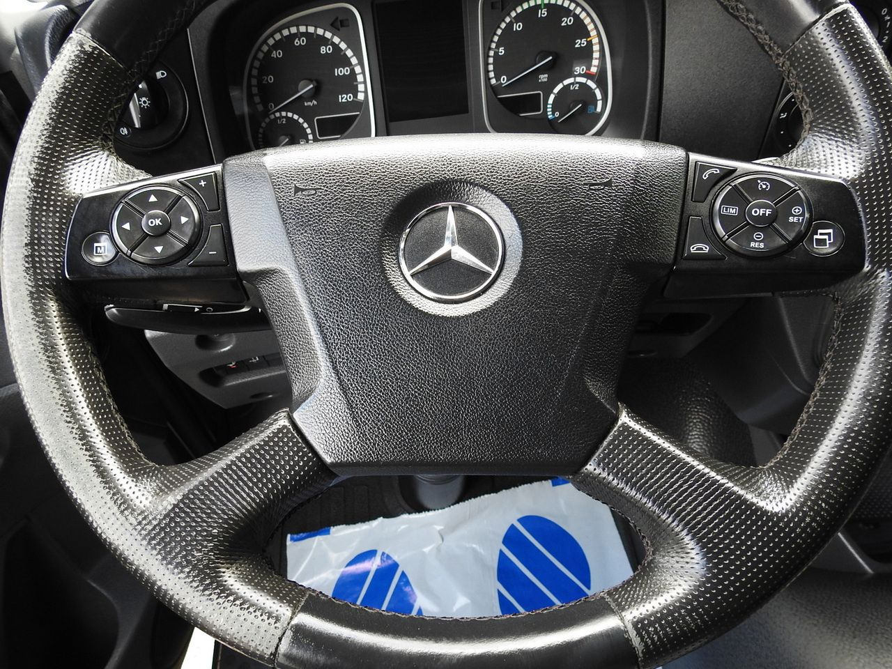 Carrinha de contentor MERCEDES ATEGO 12.24 BOX LIFT 18 PALLETS CRUISE CONTROL AUTOMATIC TRANSMISSION  TWIN WHEELS AIR CONDITIONING  240HP: foto 38