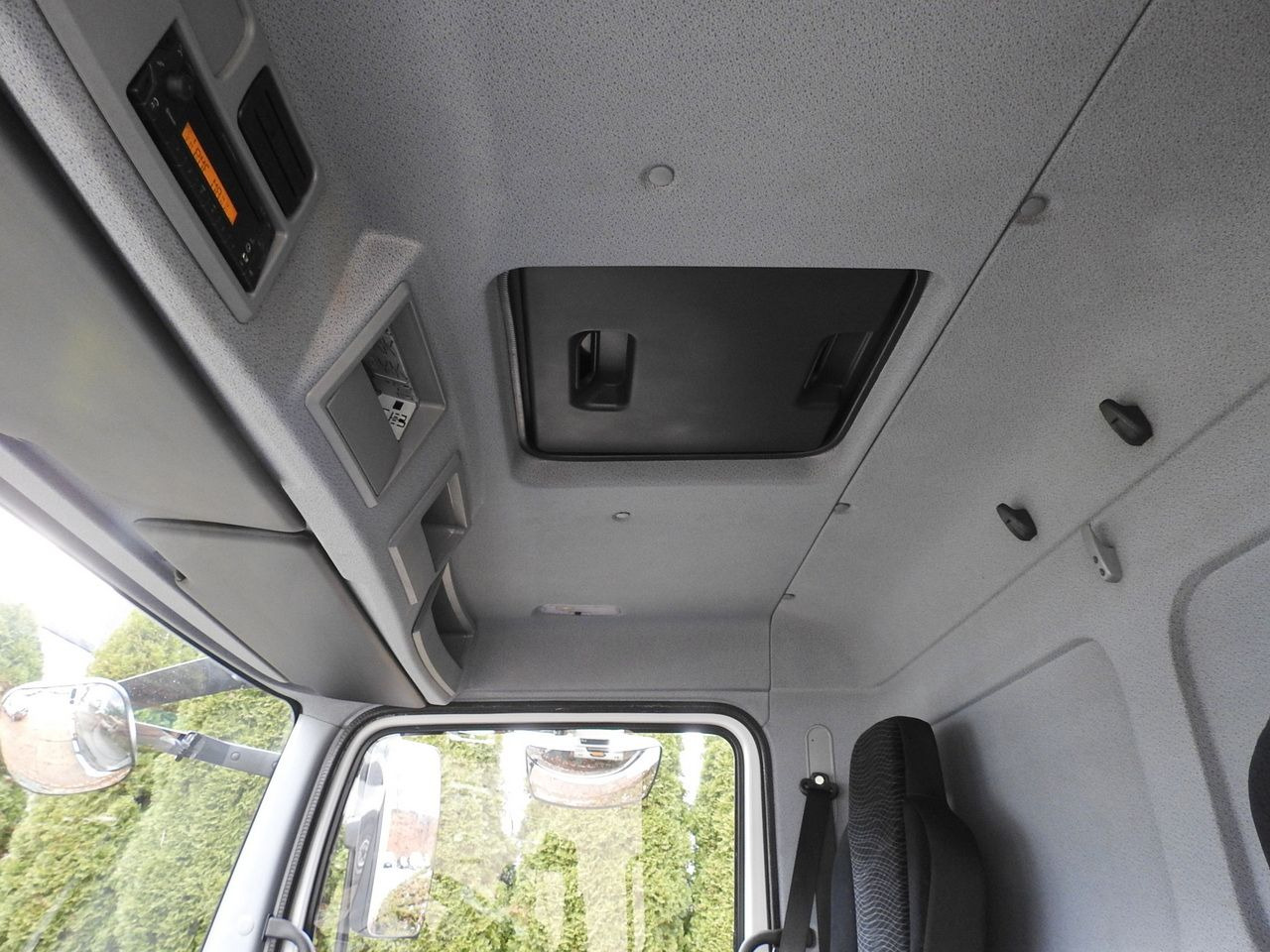 Carrinha de contentor MERCEDES ATEGO 12.24 BOX LIFT 18 PALLETS CRUISE CONTROL AUTOMATIC TRANSMISSION  TWIN WHEELS AIR CONDITIONING  240HP: foto 47