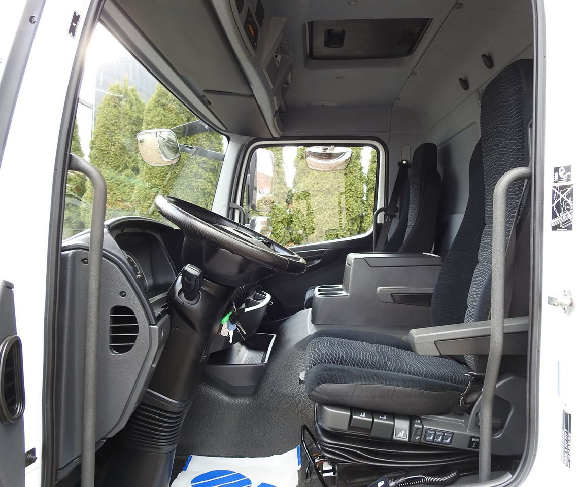 Carrinha de contentor MERCEDES ATEGO 12.24 BOX LIFT 18 PALLETS CRUISE CONTROL AUTOMATIC TRANSMISSION  TWIN WHEELS AIR CONDITIONING  240HP: foto 31