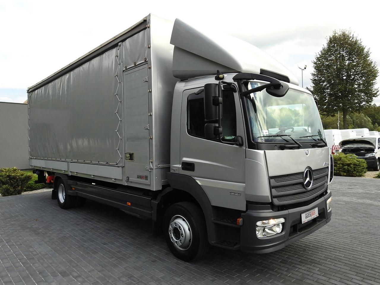 MERCEDES ATEGO 1221 TARPAULIN LIFT 16 PALLETS WEBASTO AIR CONDITIONING PNEUMATICS TWIN WHEELS 230HP - Furgão de toldo: foto 4 MERCEDES ATEGO 1221 TARPAULIN LIFT 16 PALLETS WEBASTO AIR CONDITIONING PNEUMATICS TWIN WHEELS 230HP - Furgão de toldo: foto 4