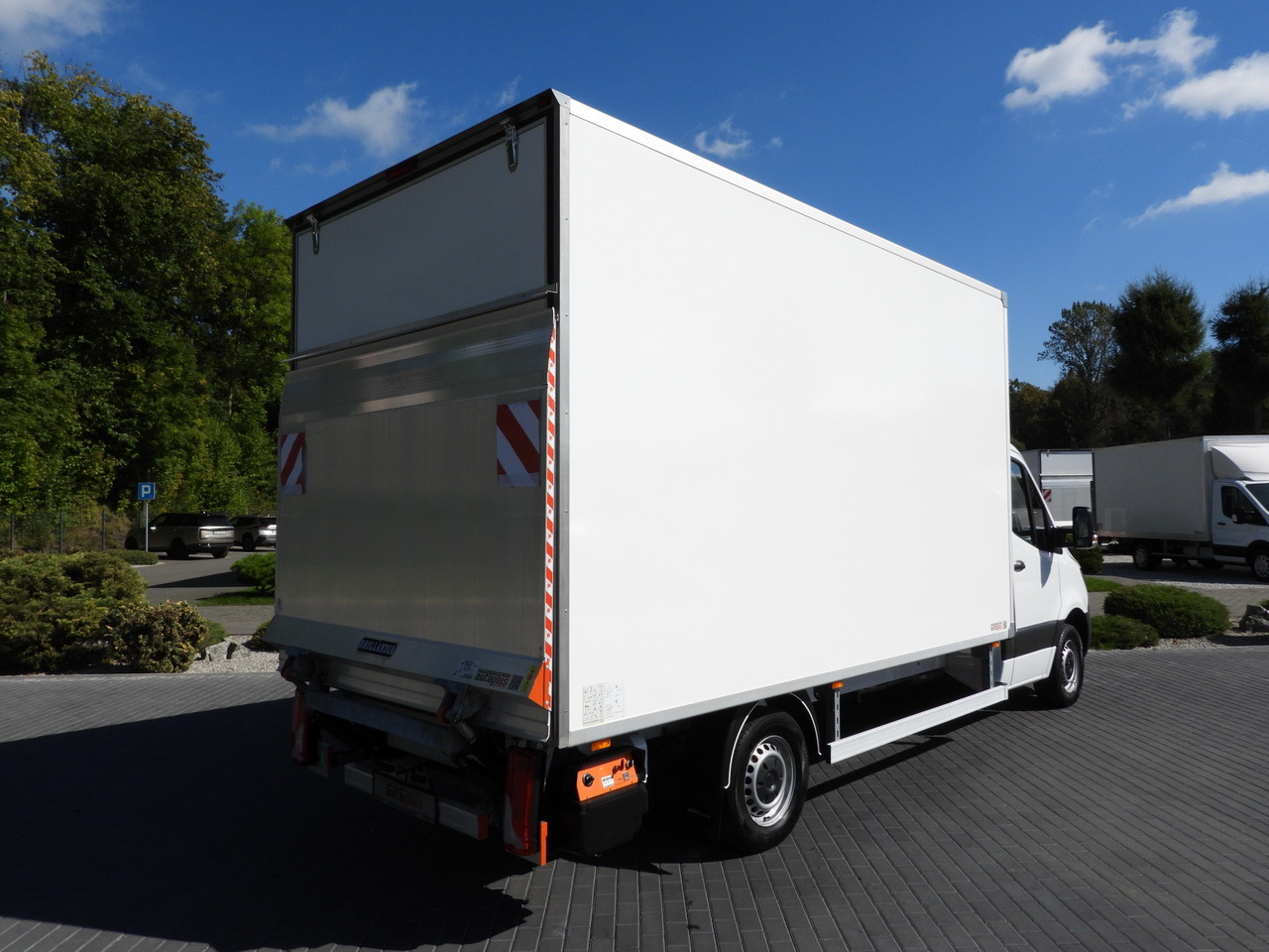 MERCEDES SPRINTER 315 BOX LIFT 8 PALLETS AIR CONDITIONING  150HP - Carrinha de contentor: foto 3 MERCEDES SPRINTER 315 BOX LIFT 8 PALLETS AIR CONDITIONING  150HP - Carrinha de contentor: foto 3