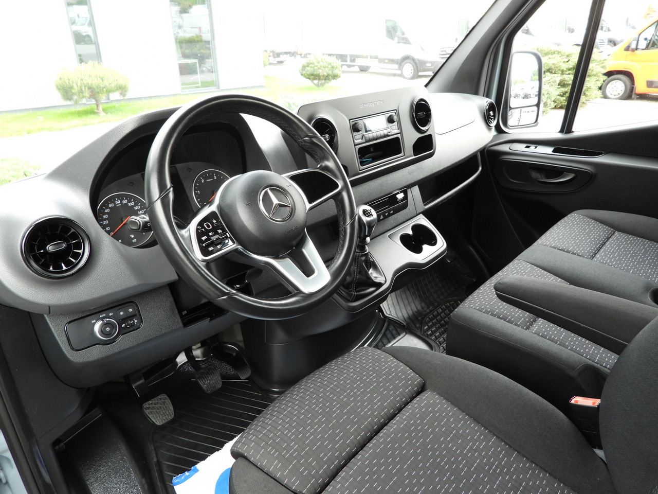 MERCEDES SPRINTER 315 STAKE BODY 8 PALLETS CRUISE CONTROL AIR CONDITIONING 150HP - Furgão caixa aberta: foto 2 MERCEDES SPRINTER 315 STAKE BODY 8 PALLETS CRUISE CONTROL AIR CONDITIONING 150HP - Furgão caixa aberta: foto 2