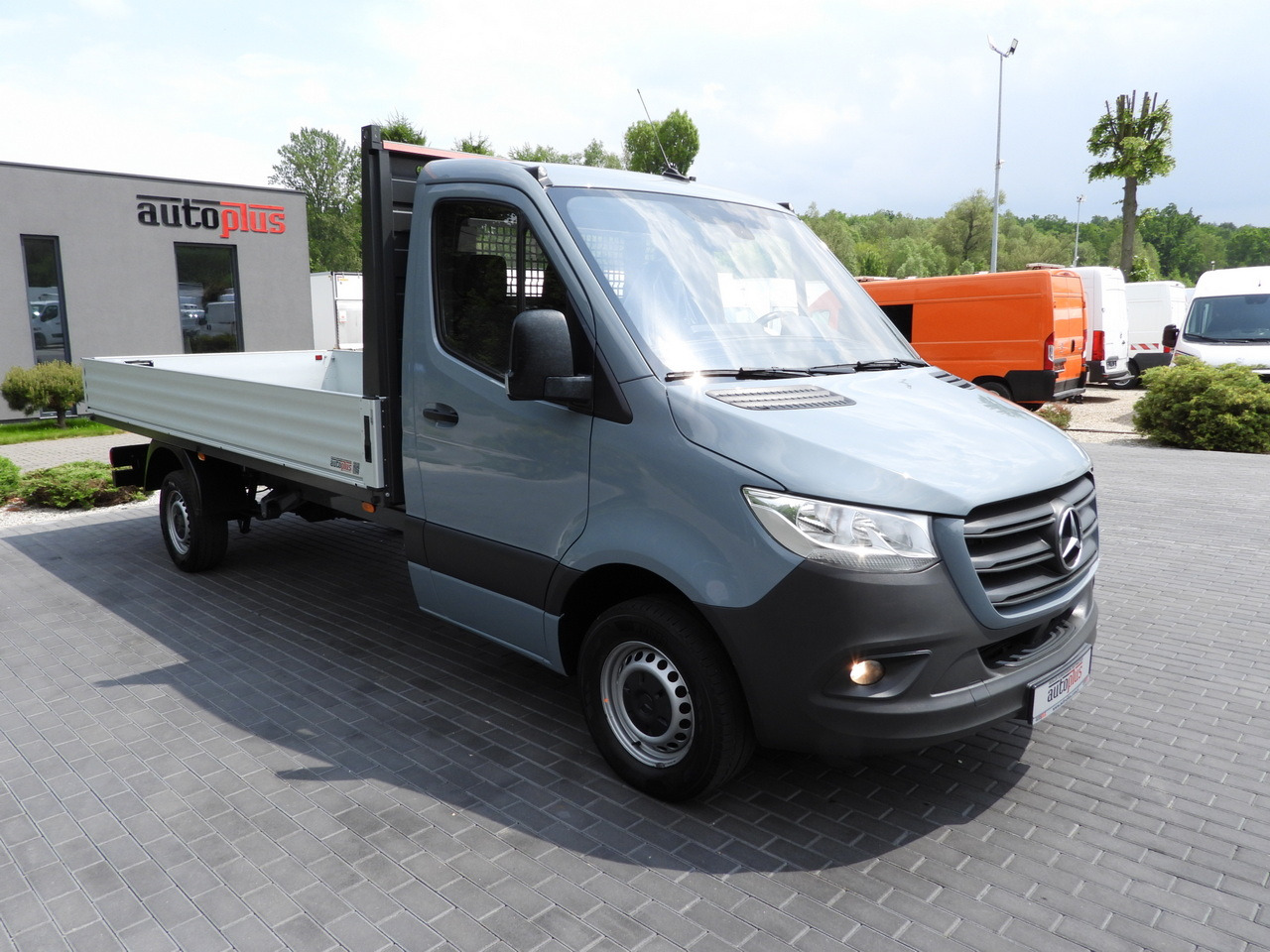 MERCEDES SPRINTER 315 STAKE BODY 8 PALLETS CRUISE CONTROL AIR CONDITIONING 150HP - Furgão caixa aberta: foto 4 MERCEDES SPRINTER 315 STAKE BODY 8 PALLETS CRUISE CONTROL AIR CONDITIONING 150HP - Furgão caixa aberta: foto 4