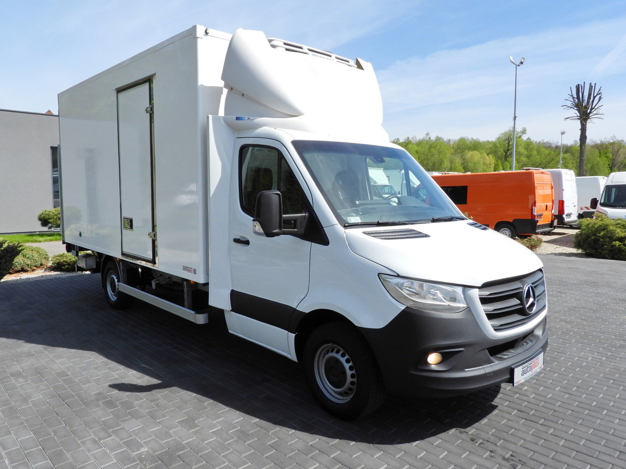 MERCEDES SPRINTER 316 REGRIGERATOR BOX 0*C LIFT 8 PALLETS CRUISE CONTROL PNEUMATICS AIR CONDITIONING  160HP - Carrinha frigorífica: foto 4 MERCEDES SPRINTER 316 REGRIGERATOR BOX 0*C LIFT 8 PALLETS CRUISE CONTROL PNEUMATICS AIR CONDITIONING  160HP - Carrinha frigorífica: foto 4