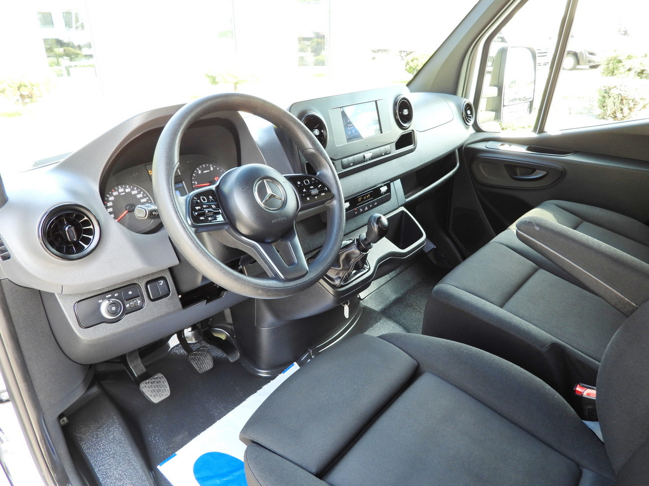 MERCEDES SPRINTER 514 BOX LIFT 8 PALLETS CRUISE CONTROL TWIN WHEELS AIR CONDITIONING 140HP - Carrinha de contentor: foto 2 MERCEDES SPRINTER 514 BOX LIFT 8 PALLETS CRUISE CONTROL TWIN WHEELS AIR CONDITIONING 140HP - Carrinha de contentor: foto 2