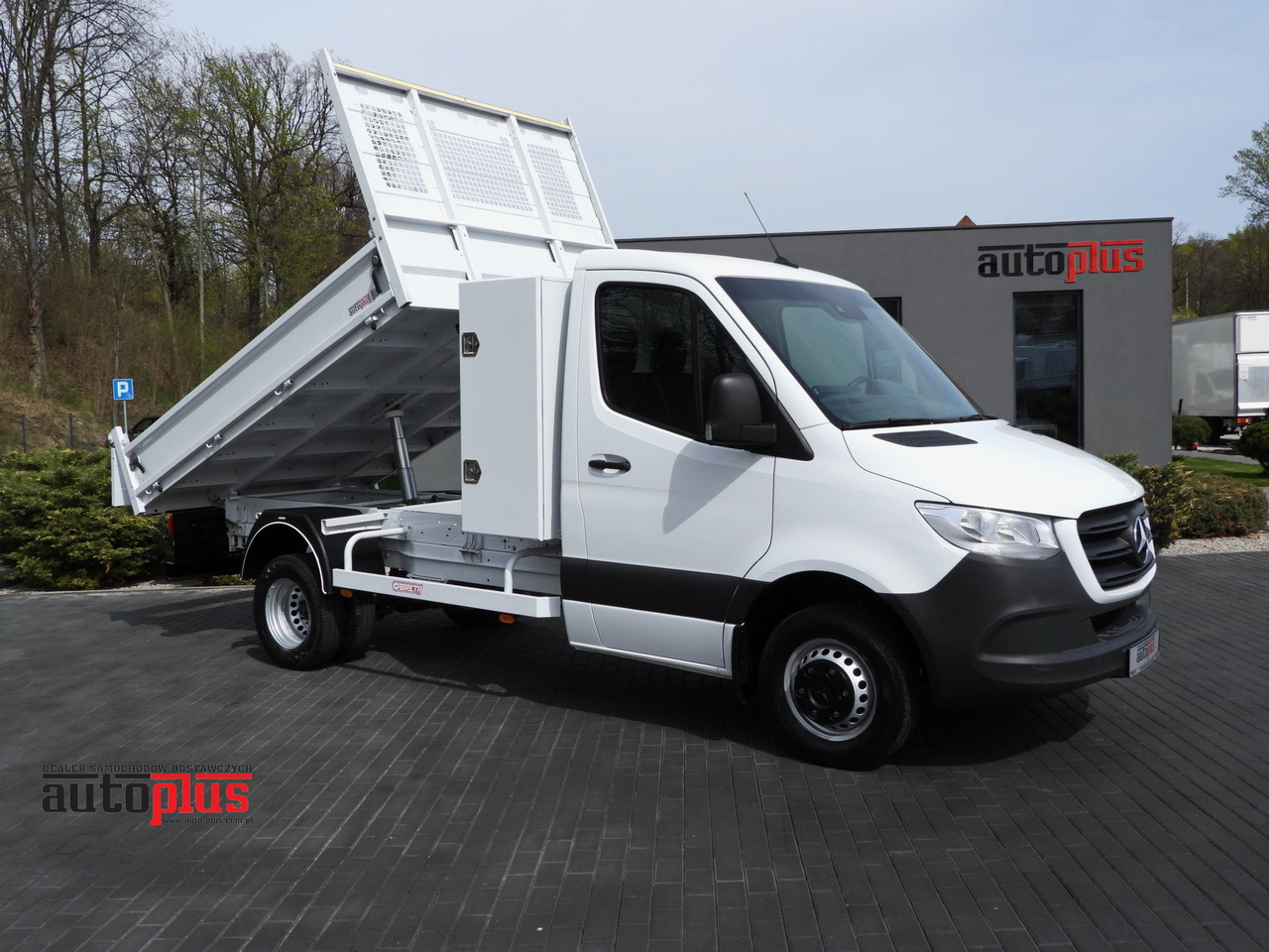 MERCEDES SPRINTER 516 TIPPER CRUISE CONTROL TWIN WHEELS AIR CONDITIONING 160HP - Furgão basculante: foto 1 MERCEDES SPRINTER 516 TIPPER CRUISE CONTROL TWIN WHEELS AIR CONDITIONING 160HP - Furgão basculante: foto 1