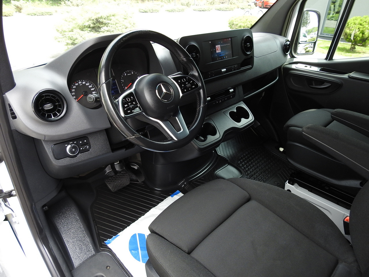 MERCEDES SPRINTER BOX DELIVERY VAN 5 SEATS CRUISE CONTROL NAVIGATION AIR CONDITIONING AUTOMATIC TRANSMISSION 160HP - Furgão: foto 2 MERCEDES SPRINTER BOX DELIVERY VAN 5 SEATS CRUISE CONTROL NAVIGATION AIR CONDITIONING AUTOMATIC TRANSMISSION 160HP - Furgão: foto 2