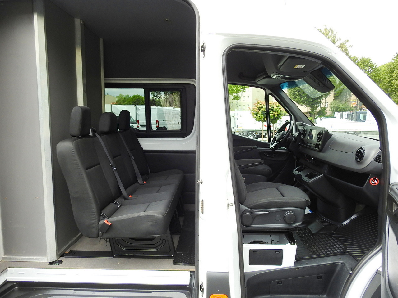 Furgão MERCEDES SPRINTER BOX DELIVERY VAN 5 SEATS CRUISE CONTROL NAVIGATION AIR CONDITIONING AUTOMATIC TRANSMISSION   160HP: foto 41
