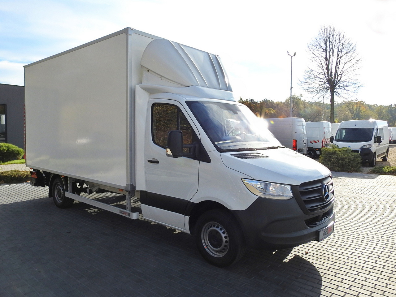MERCEDES SPRINTER BOX LIFT 8 PALLETS AIR CONDITIONING  150HP - Carrinha de contentor: foto 4 MERCEDES SPRINTER BOX LIFT 8 PALLETS AIR CONDITIONING  150HP - Carrinha de contentor: foto 4