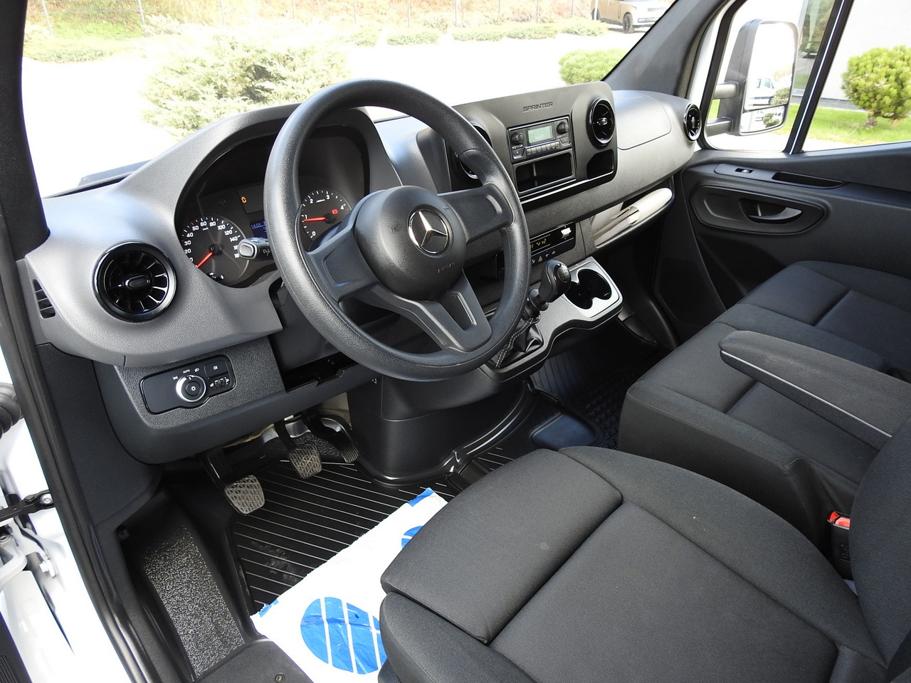 MERCEDES SPRINTER BOX LIFT 8 PALLETS AIR CONDITIONING  150HP - Carrinha de contentor: foto 2 MERCEDES SPRINTER BOX LIFT 8 PALLETS AIR CONDITIONING  150HP - Carrinha de contentor: foto 2