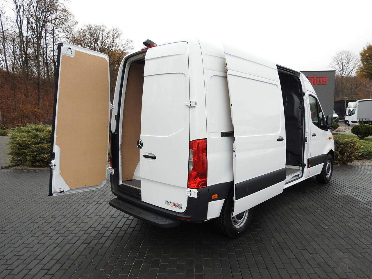 MERCEDES eSprinter NEW ELECTRIC VAN AUTOMATIC TRANSMISSION GUARANTEE 95HP - Furgão: foto 3 MERCEDES eSprinter NEW ELECTRIC VAN AUTOMATIC TRANSMISSION GUARANTEE 95HP - Furgão: foto 3