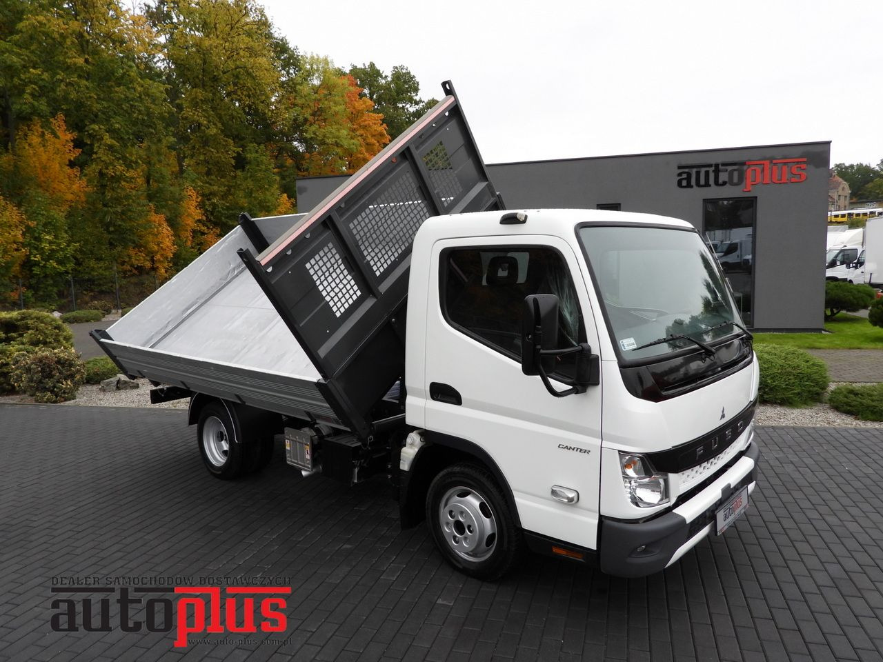 MITSUBISHI CANTER FUSO 3C15 THREE-WAY TIPPER 3 SEATS LED LIGHTS TWIN WHEELS 150HP - Furgão basculante: foto 1 MITSUBISHI CANTER FUSO 3C15 THREE-WAY TIPPER 3 SEATS LED LIGHTS TWIN WHEELS 150HP - Furgão basculante: foto 1