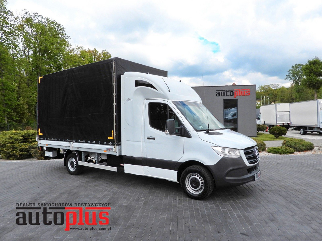 Mercedes-Benz SPRINTER 316 PRITSCHE PLANE AUFZUG 8 PALETTEN - Furgão de toldo, Carrinha cabine dupla: foto 1 Mercedes-Benz SPRINTER 316 PRITSCHE PLANE AUFZUG 8 PALETTEN - Furgão de toldo, Carrinha cabine dupla: foto 1