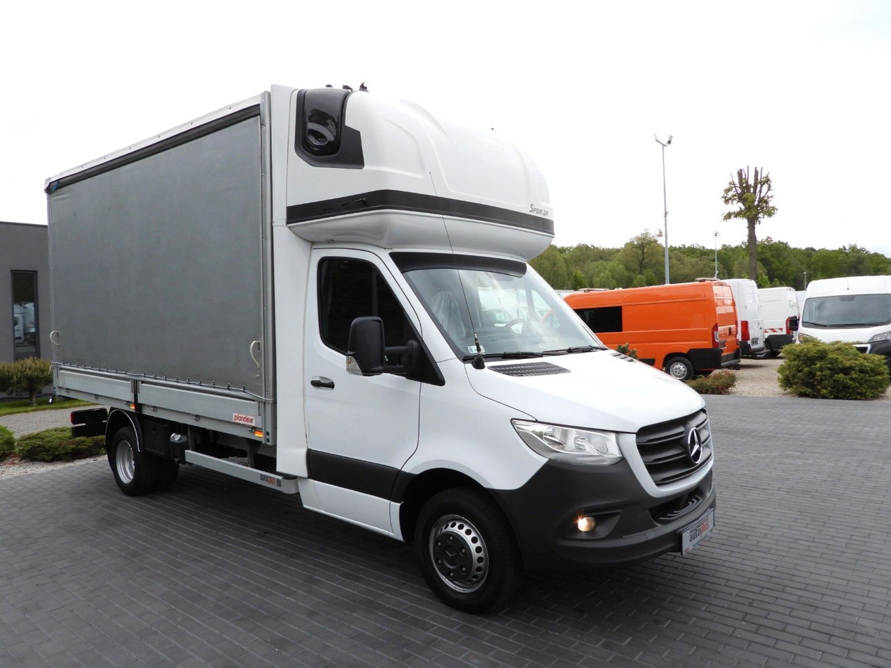 Mercedes-Benz SPRINTER 519 PRITSCHE PLANE 8 PALETTEN WEBASTO - Furgão de toldo: foto 4 Mercedes-Benz SPRINTER 519 PRITSCHE PLANE 8 PALETTEN WEBASTO - Furgão de toldo: foto 4