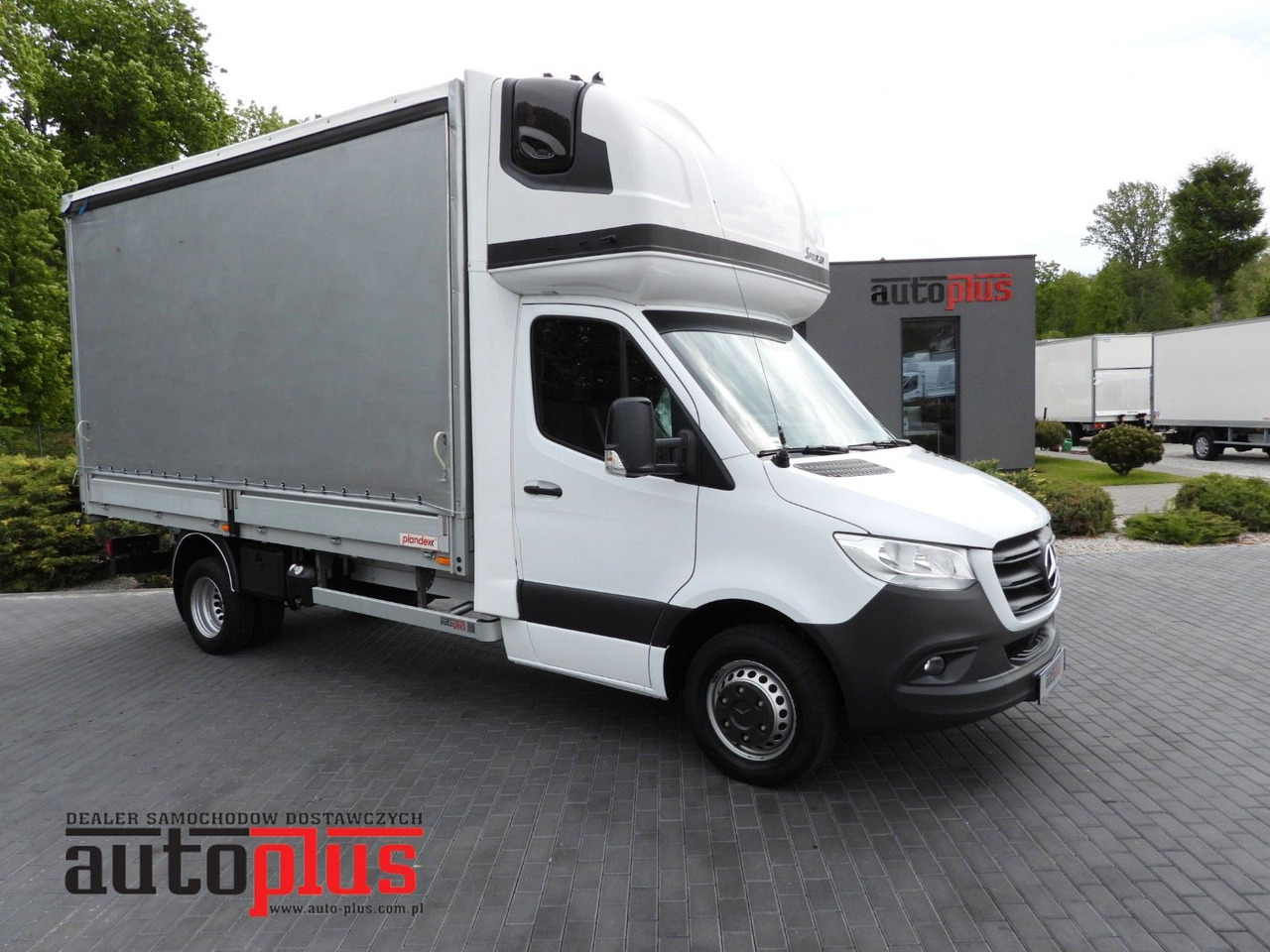 Mercedes-Benz SPRINTER 519 PRITSCHE PLANE 8 PALETTEN WEBASTO - Furgão de toldo: foto 1 Mercedes-Benz SPRINTER 519 PRITSCHE PLANE 8 PALETTEN WEBASTO - Furgão de toldo: foto 1