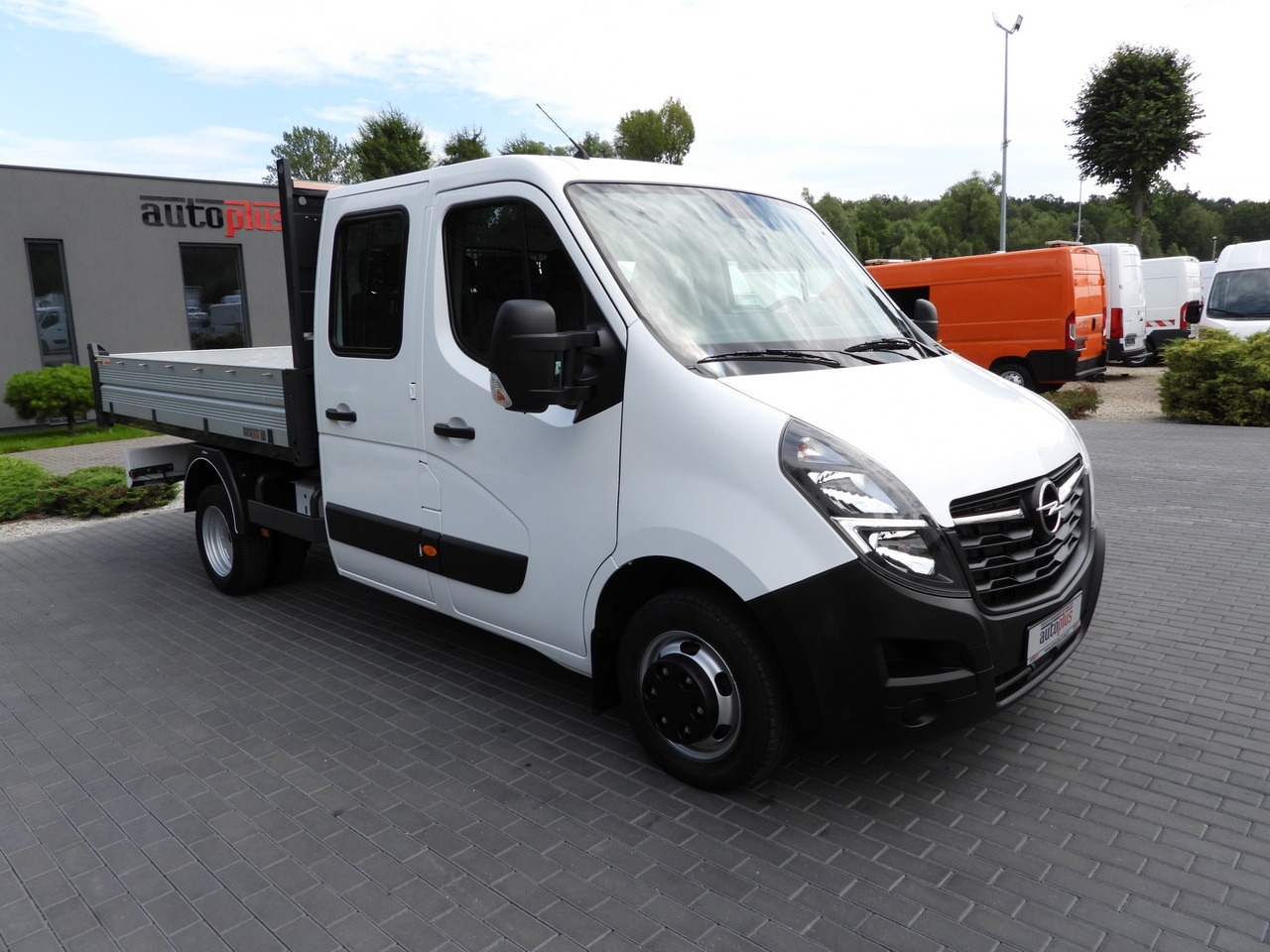 OPEL MOVANO TIPPER DOUBLE CABIN DOKA 7 SEATS LED LIGHTS TWIN WHEELS AIR CONDITIONING  145HP - Furgão basculante: foto 4 OPEL MOVANO TIPPER DOUBLE CABIN DOKA 7 SEATS LED LIGHTS TWIN WHEELS AIR CONDITIONING  145HP - Furgão basculante: foto 4