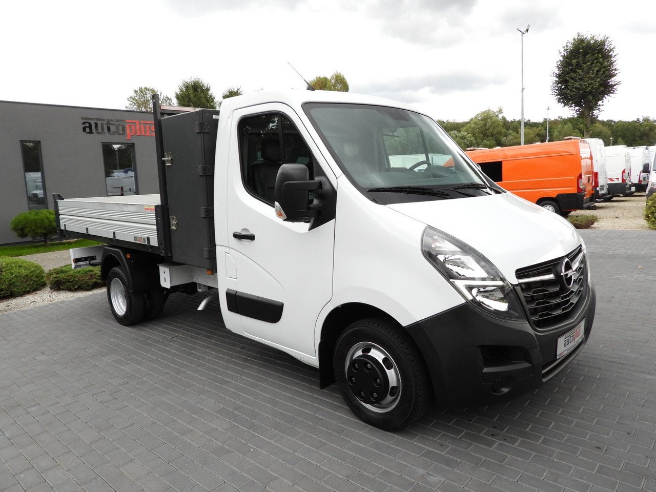 OPEL MOVANO TIPPER NAVIGATION LED LIGHTS TWIN WHEELS AIR CONDITIONING 145HP - Furgão basculante: foto 4 OPEL MOVANO TIPPER NAVIGATION LED LIGHTS TWIN WHEELS AIR CONDITIONING 145HP - Furgão basculante: foto 4