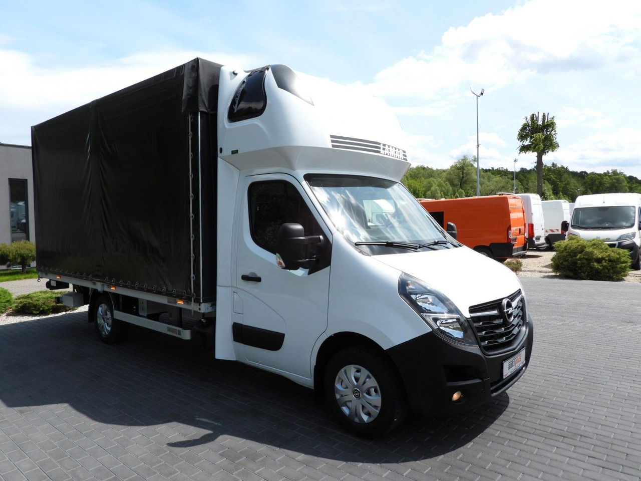 Opel MOVANO PRITSCHE PLANE AUFZUG 9 PALETTEN WEBASTO - Furgão de toldo: foto 4 Opel MOVANO PRITSCHE PLANE AUFZUG 9 PALETTEN WEBASTO - Furgão de toldo: foto 4