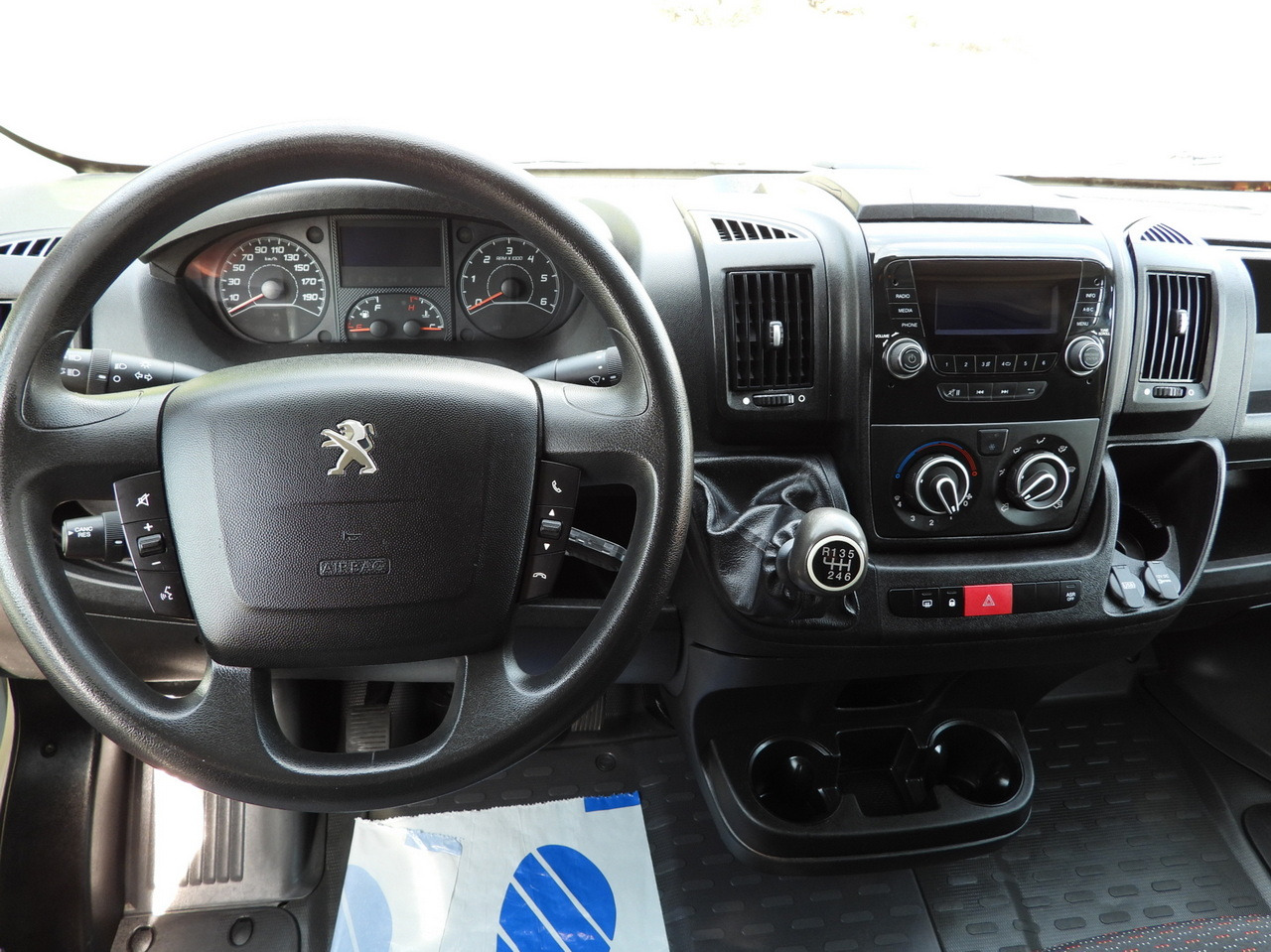 Locação de PEUGEOT BOXER  REFRIGERATOR VAN -10*C CRUISE CONTROL AIR CONDITIONING  130HP PEUGEOT BOXER  REFRIGERATOR VAN -10*C CRUISE CONTROL AIR CONDITIONING  130HP: foto 27