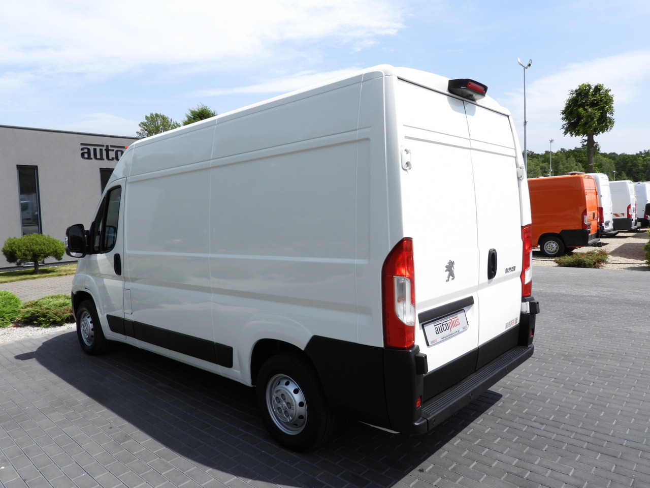 Locação de PEUGEOT BOXER  REFRIGERATOR VAN -10*C CRUISE CONTROL AIR CONDITIONING  130HP PEUGEOT BOXER  REFRIGERATOR VAN -10*C CRUISE CONTROL AIR CONDITIONING  130HP: foto 10